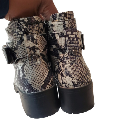 BCBGENERATION | Snakeskin Leather Ankle Boots Moto Combat Biker Chunky Size 8 - Picture 9 of 14